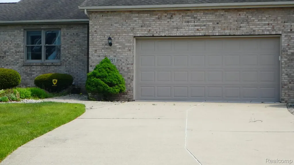 8051 Prestonwood Court Flushing Charter Township MI 48433