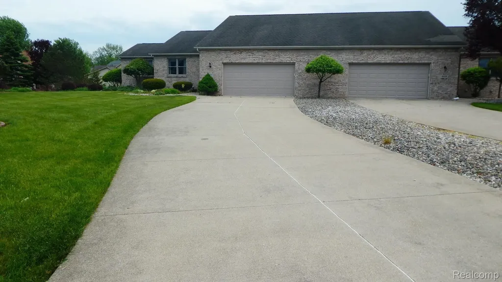 8051 Prestonwood Court Flushing Charter Township MI 48433
