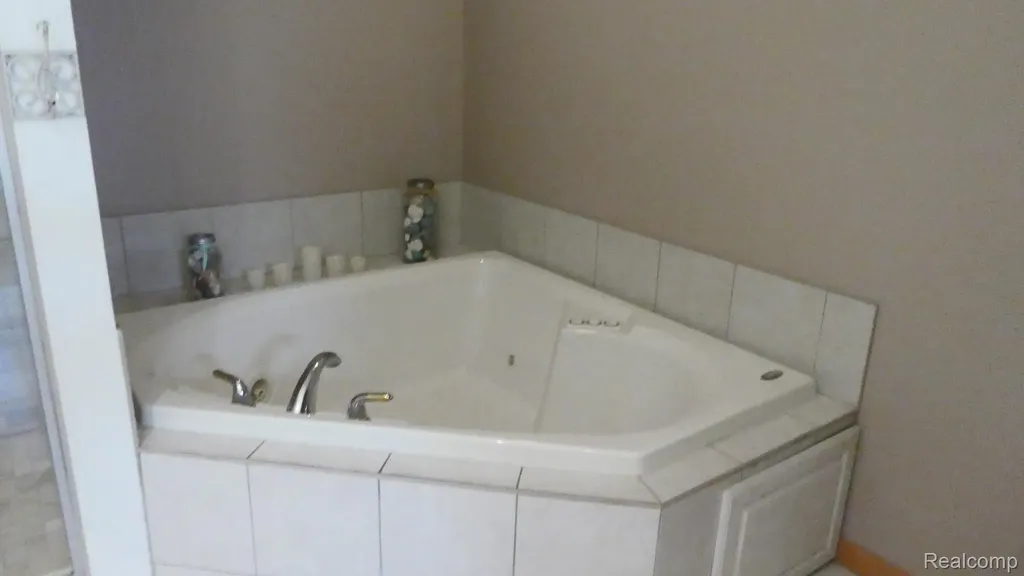 8051 Prestonwood Court Flushing Charter Township MI 48433