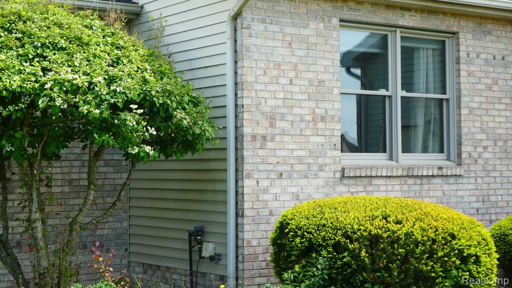 8051 Prestonwood Court Flushing Charter Township MI 48433