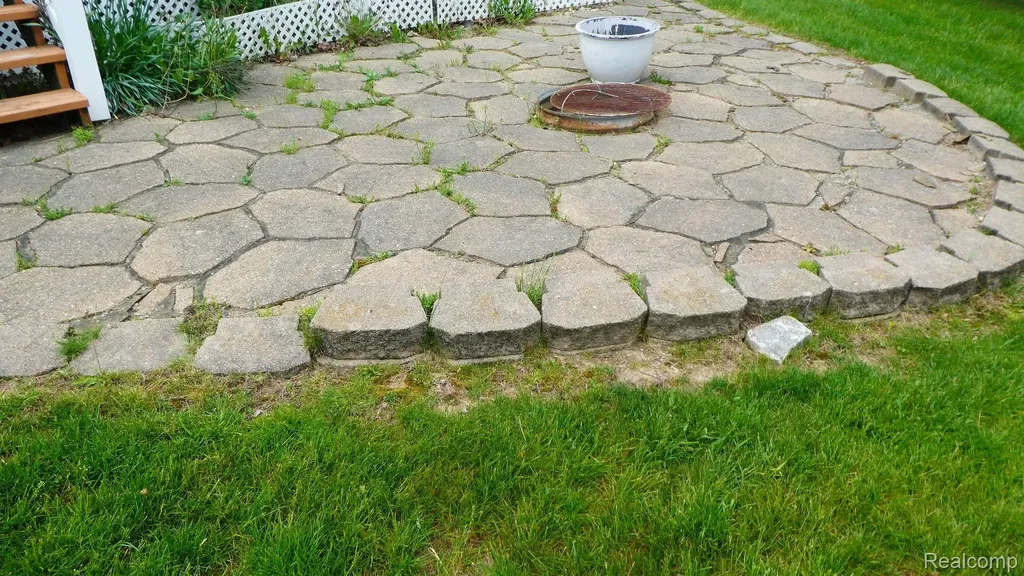 8051 Prestonwood Court Flushing Charter Township MI 48433