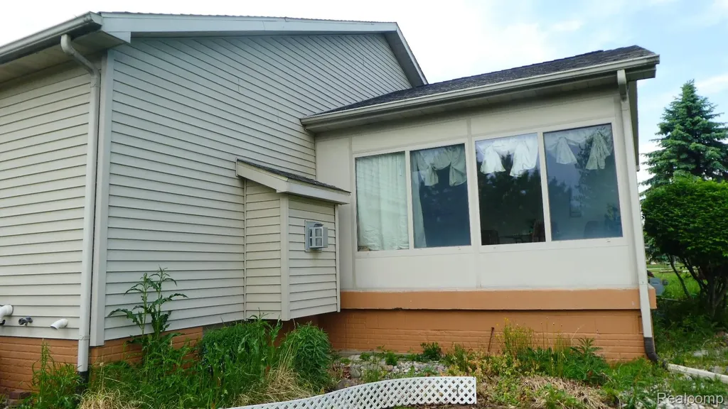 8051 Prestonwood Court Flushing Charter Township MI 48433