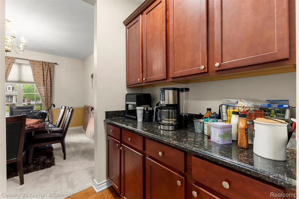 27363 Oxford Drive Southfield City MI 48033