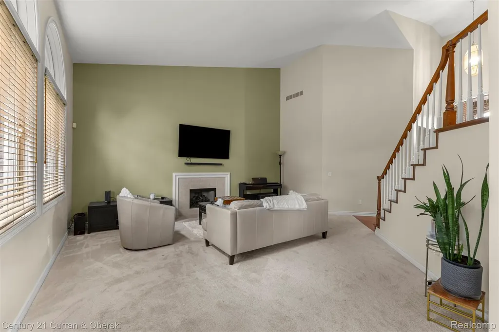 27363 Oxford Drive Southfield City MI 48033