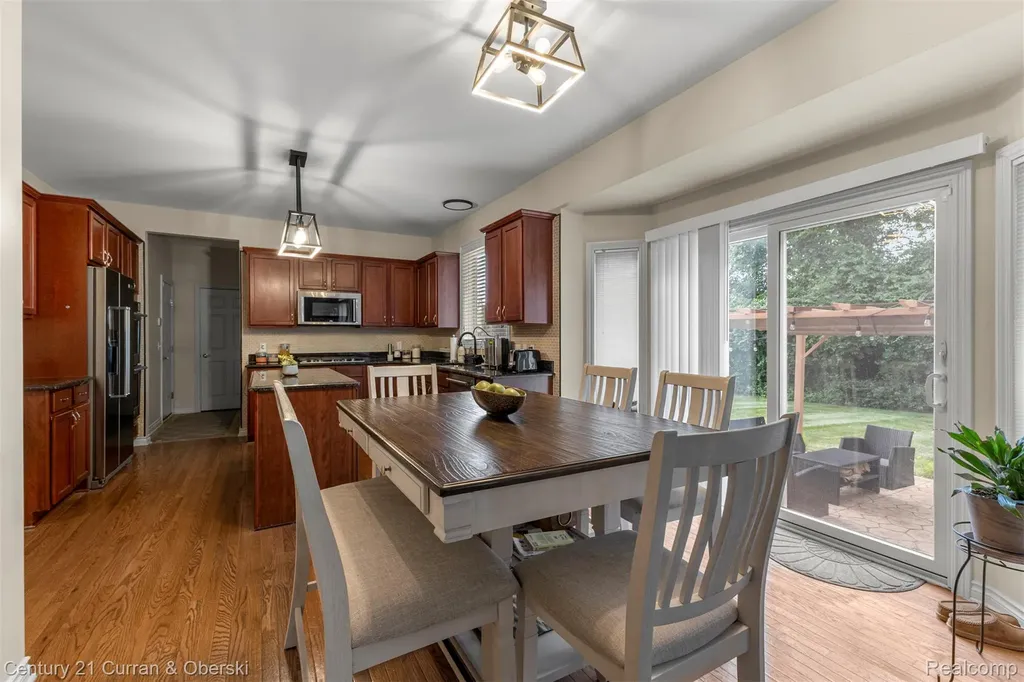 27363 Oxford Drive Southfield City MI 48033