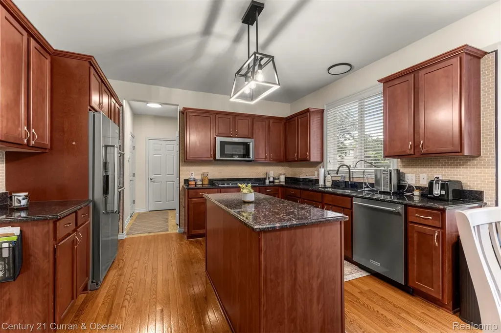 27363 Oxford Drive Southfield City MI 48033