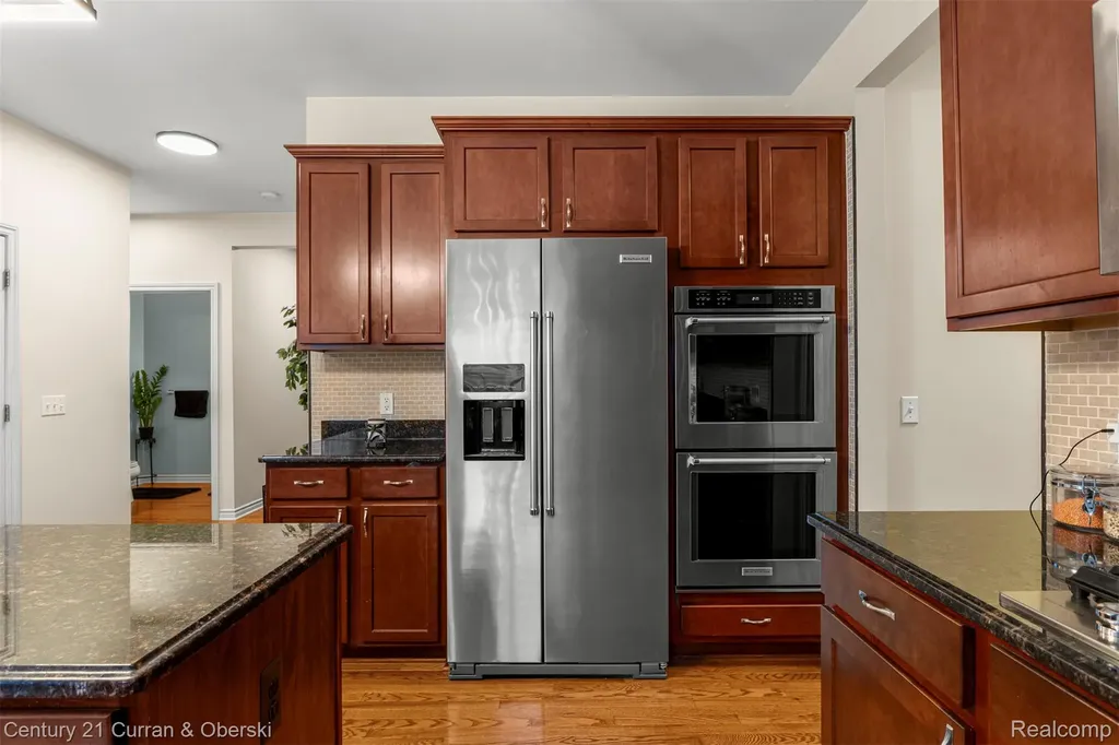 27363 Oxford Drive Southfield City MI 48033
