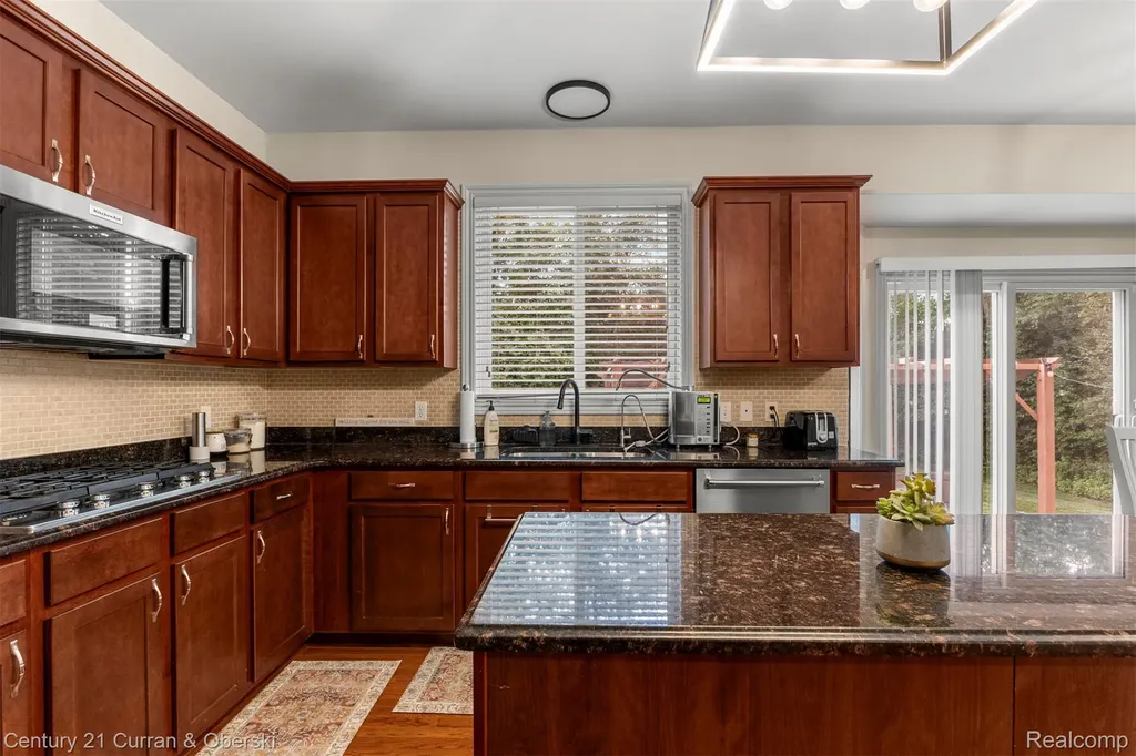 27363 Oxford Drive Southfield City MI 48033