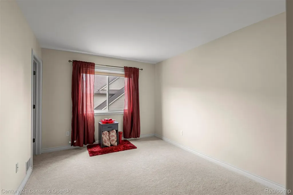 27363 Oxford Drive Southfield City MI 48033