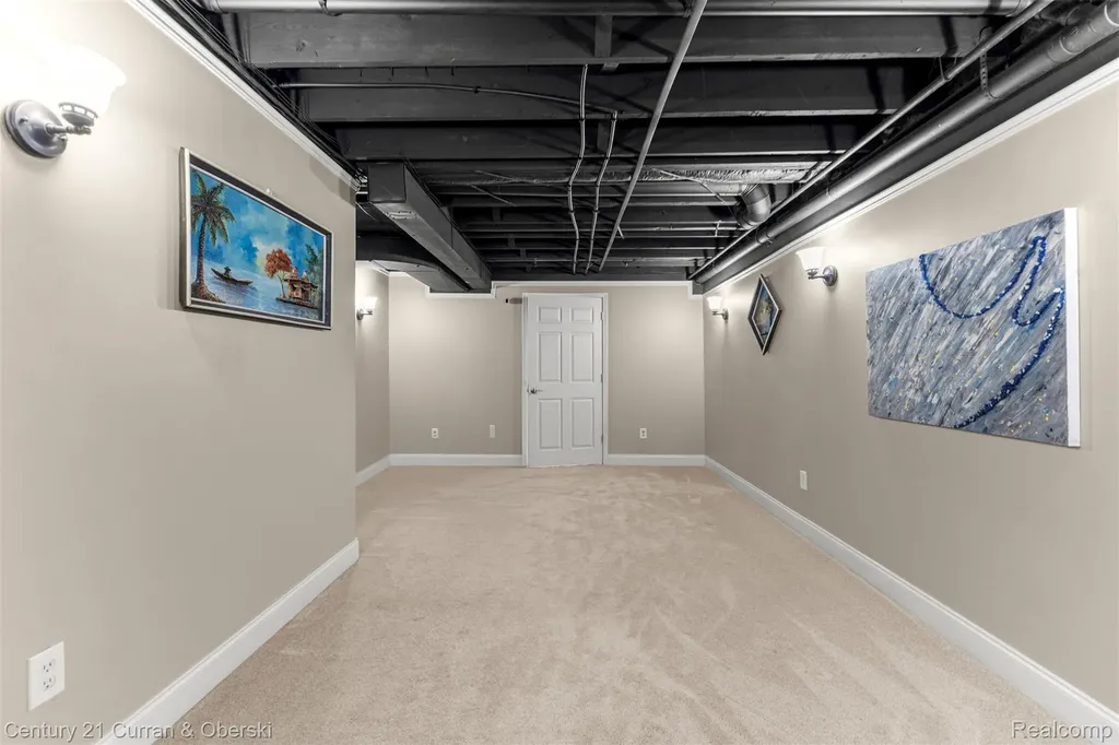 27363 Oxford Drive Southfield City MI 48033