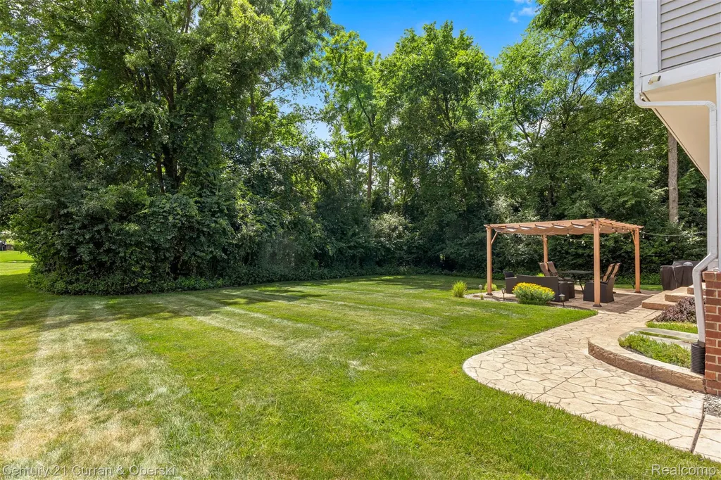 27363 Oxford Drive Southfield City MI 48033