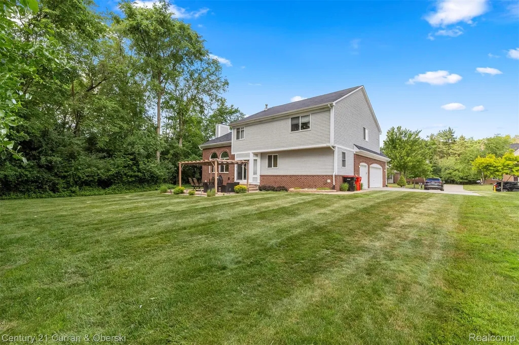 27363 Oxford Drive Southfield City MI 48033