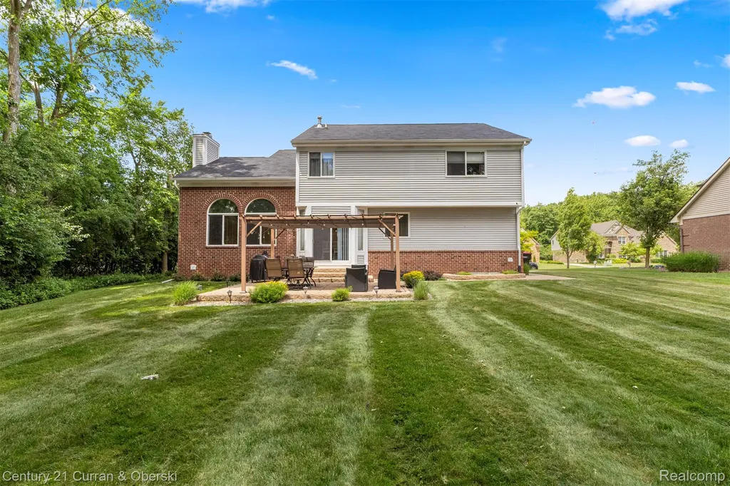 27363 Oxford Drive Southfield City MI 48033