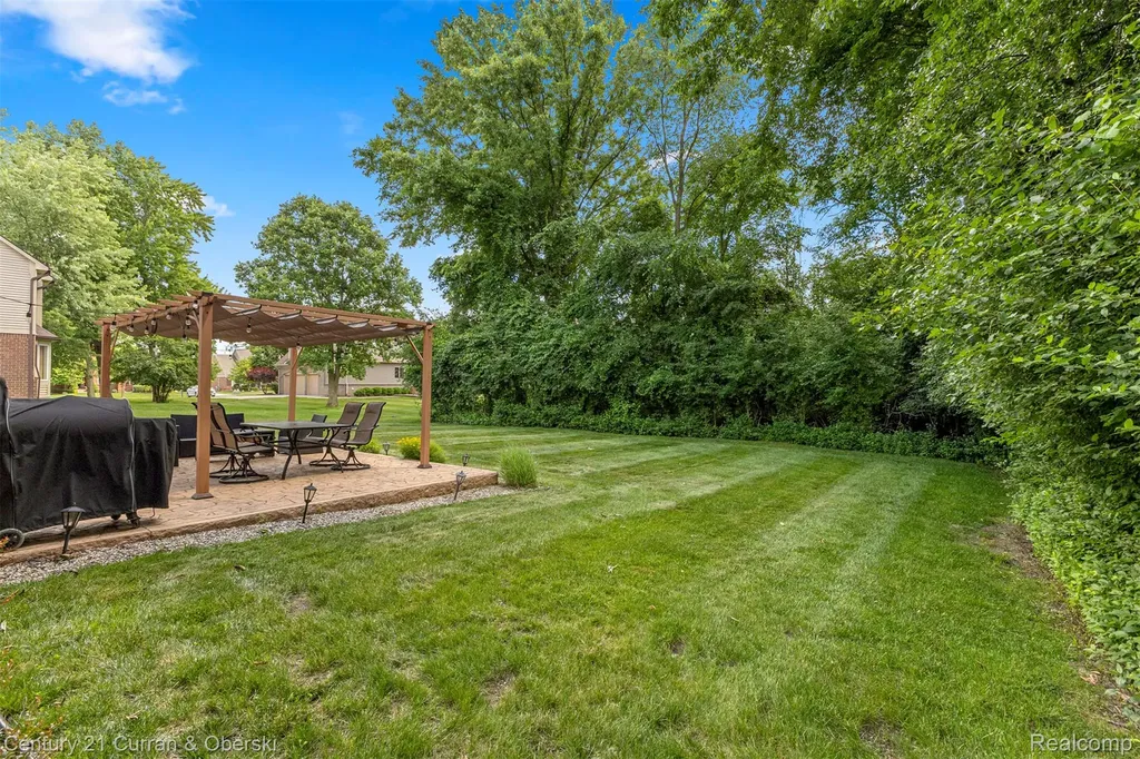 27363 Oxford Drive Southfield City MI 48033