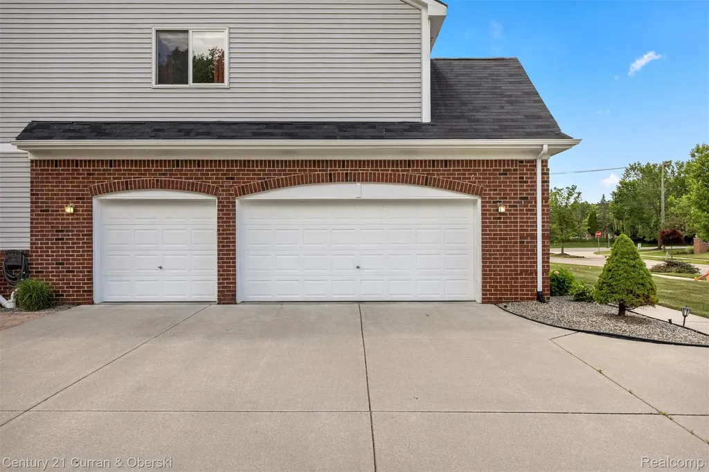 27363 Oxford Drive Southfield City MI 48033