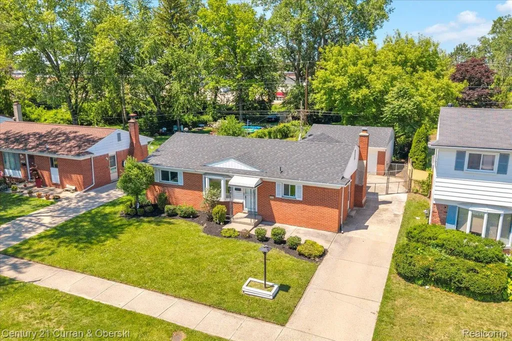 1174 S Dowling Street Westland City MI 48186