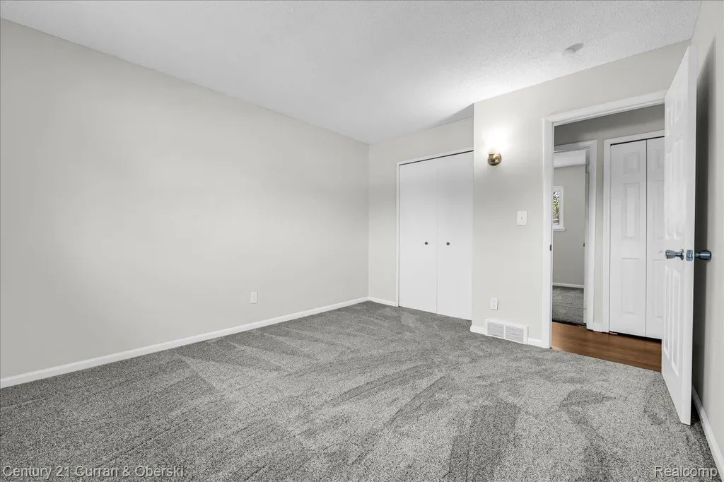 1174 S Dowling Street Westland City MI 48186