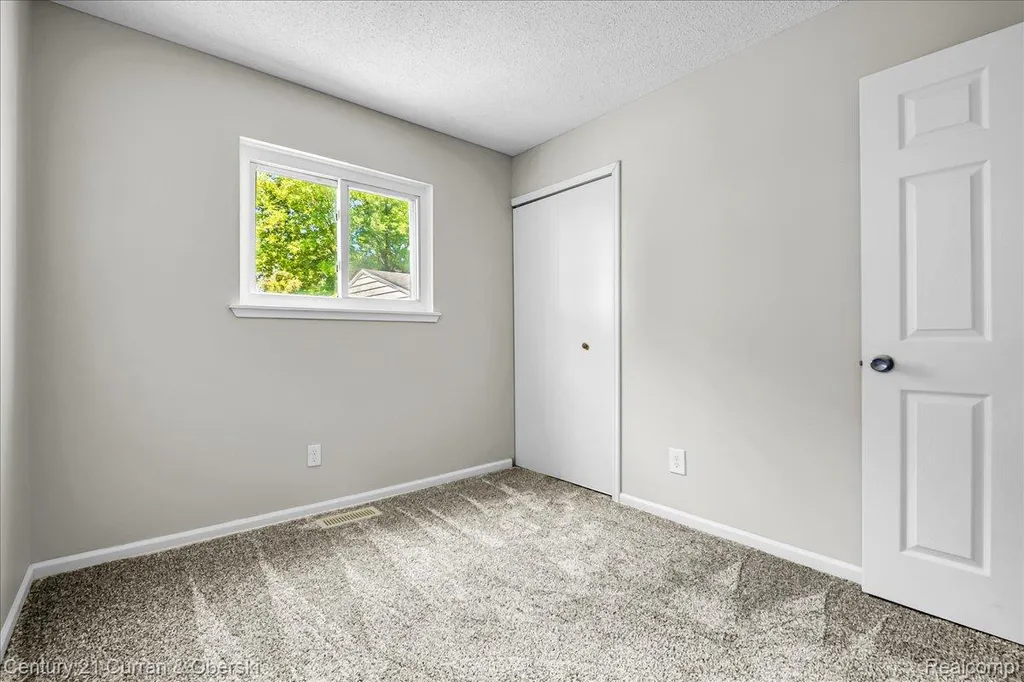 1174 S Dowling Street Westland City MI 48186