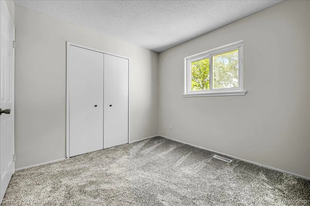 1174 S Dowling Street Westland City MI 48186