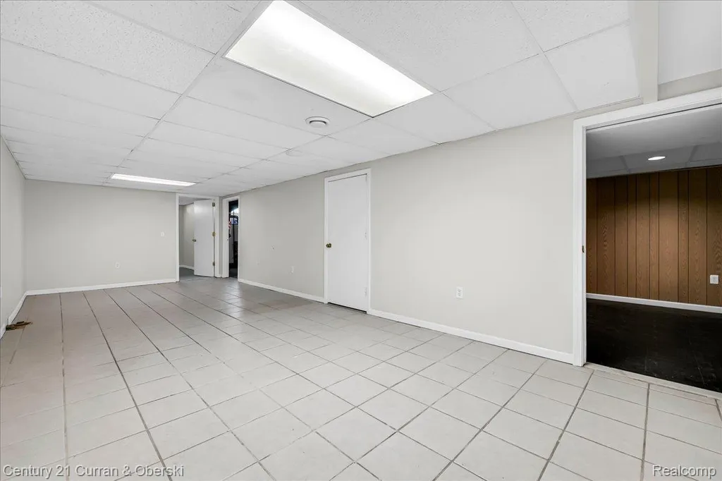1174 S Dowling Street Westland City MI 48186