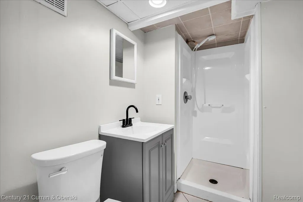 1174 S Dowling Street Westland City MI 48186