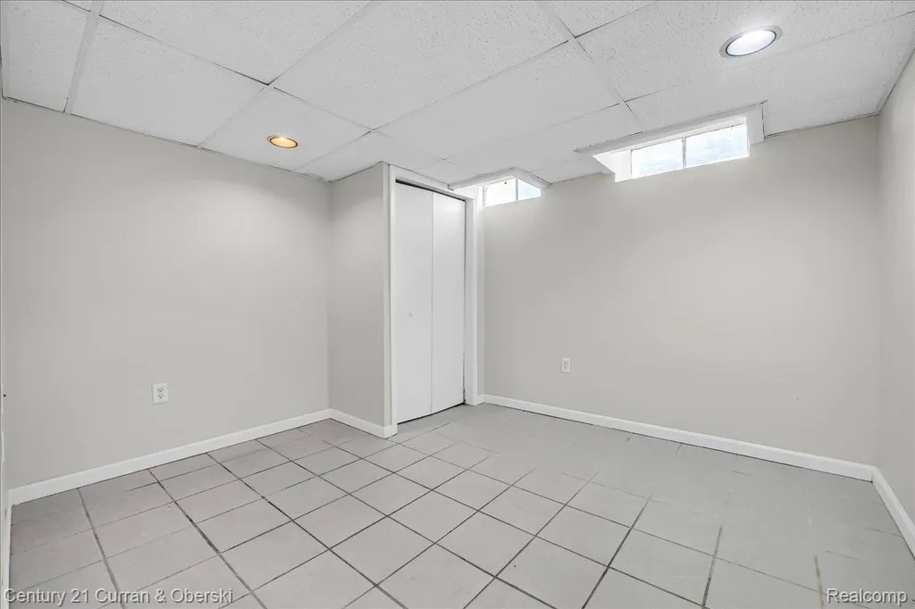 1174 S Dowling Street Westland City MI 48186