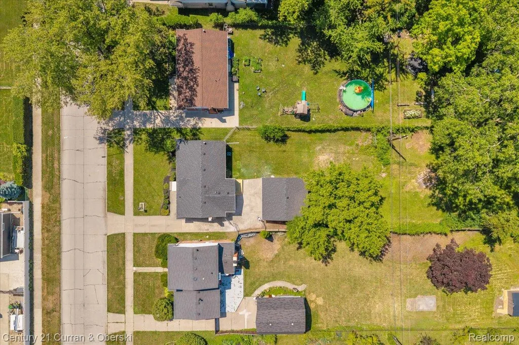 1174 S Dowling Street Westland City MI 48186