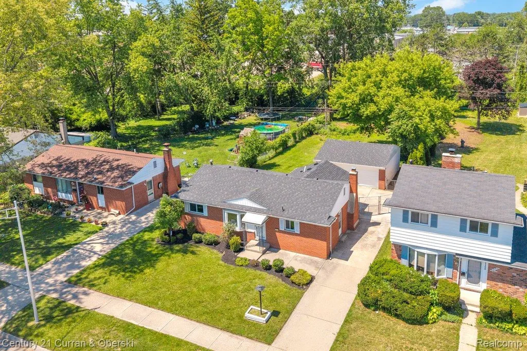 1174 S Dowling Street Westland City MI 48186