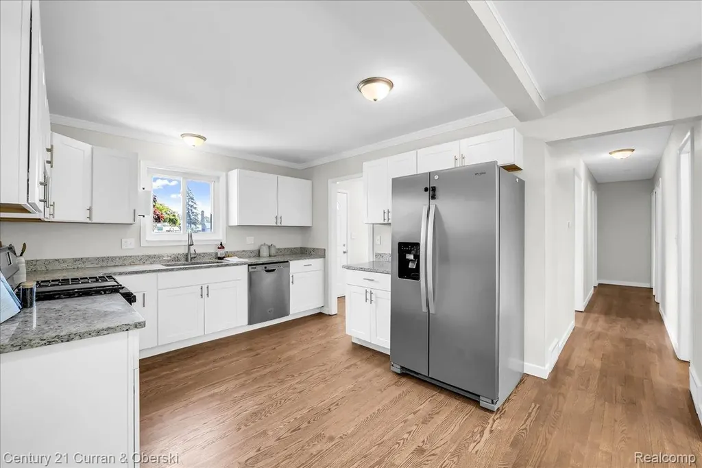 1174 S Dowling Street Westland City MI 48186