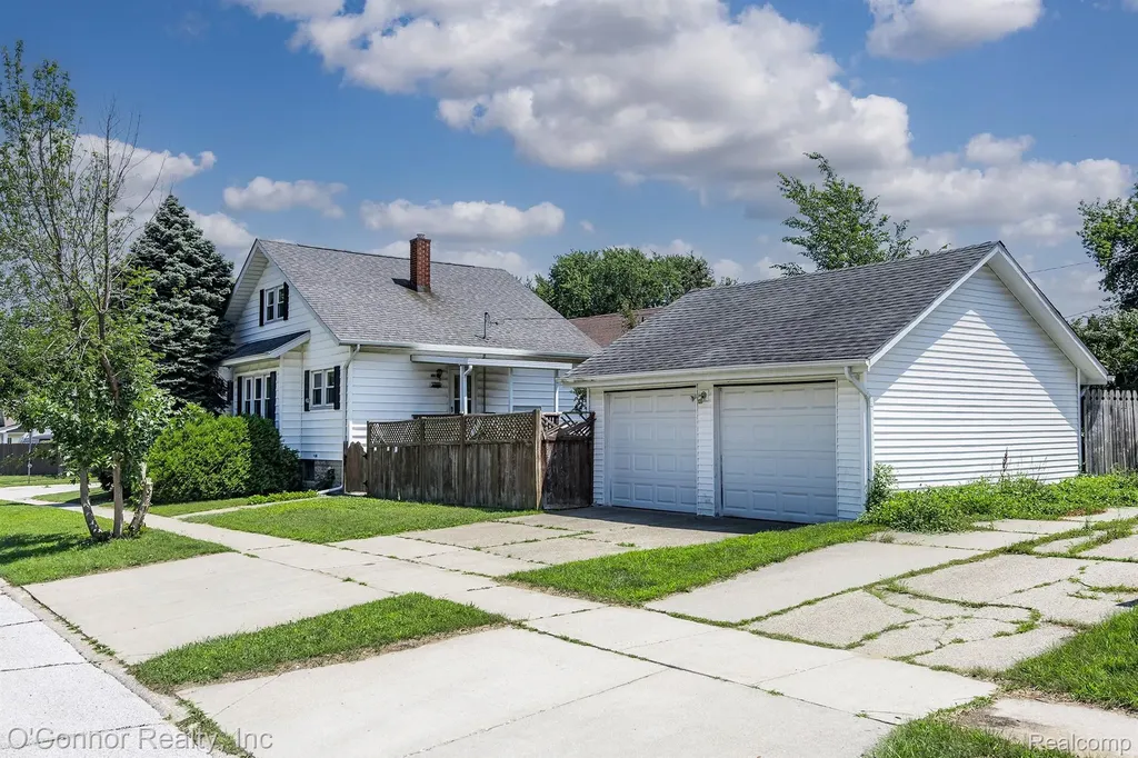 1303 15th Street Port Huron City MI 48060