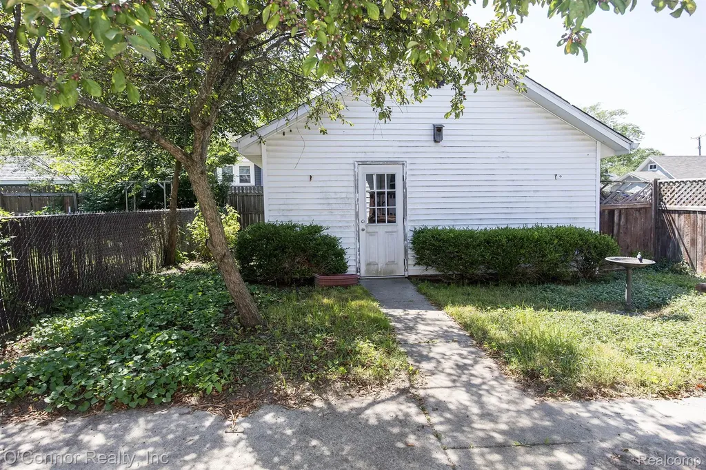 1303 15th Street Port Huron City MI 48060
