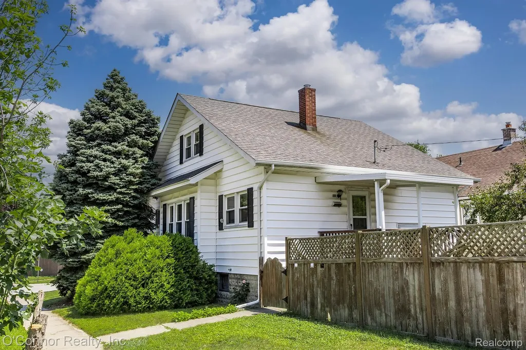 1303 15th Street Port Huron City MI 48060