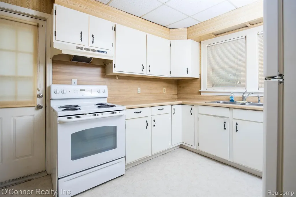 1303 15th Street Port Huron City MI 48060
