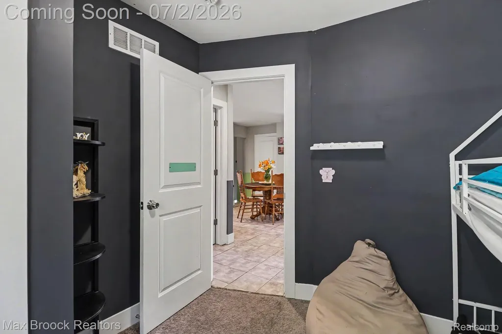 20792 Parkside Boulevard Royal Oak Charter Township MI 48220