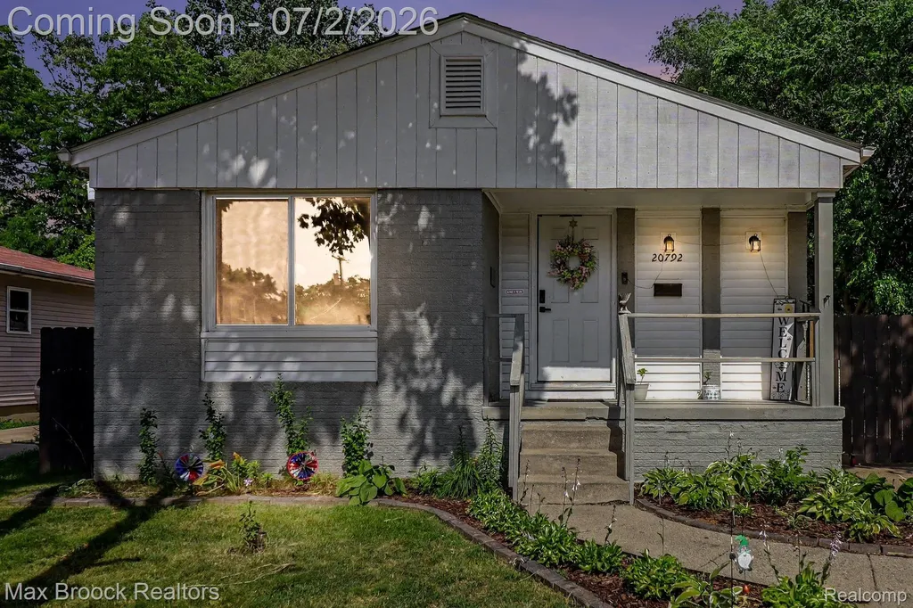 20792 Parkside Boulevard Royal Oak Charter Township MI 48220