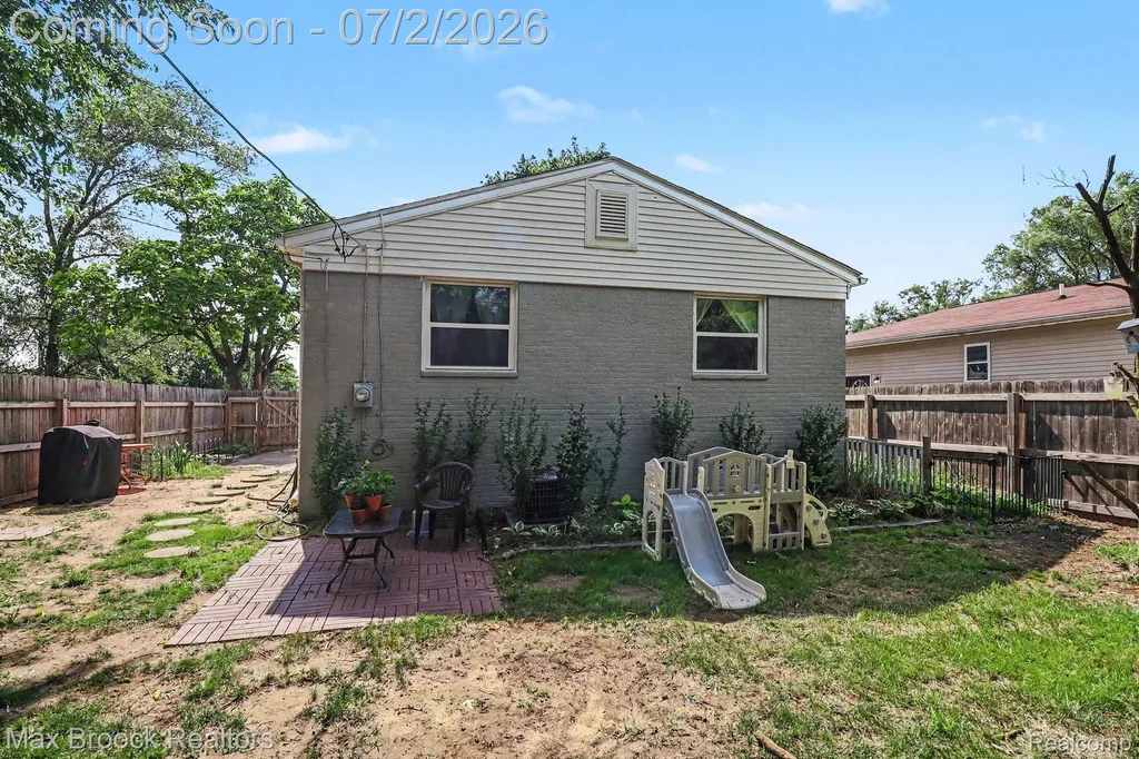 20792 Parkside Boulevard Royal Oak Charter Township MI 48220