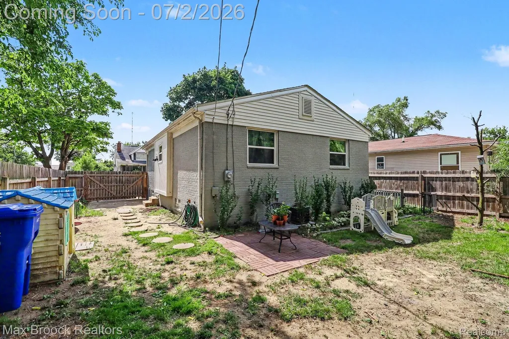 20792 Parkside Boulevard Royal Oak Charter Township MI 48220