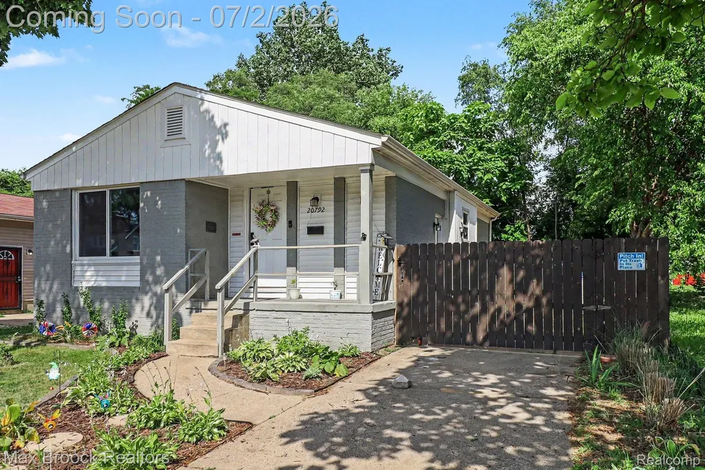 20792 Parkside Boulevard Royal Oak Charter Township MI 48220