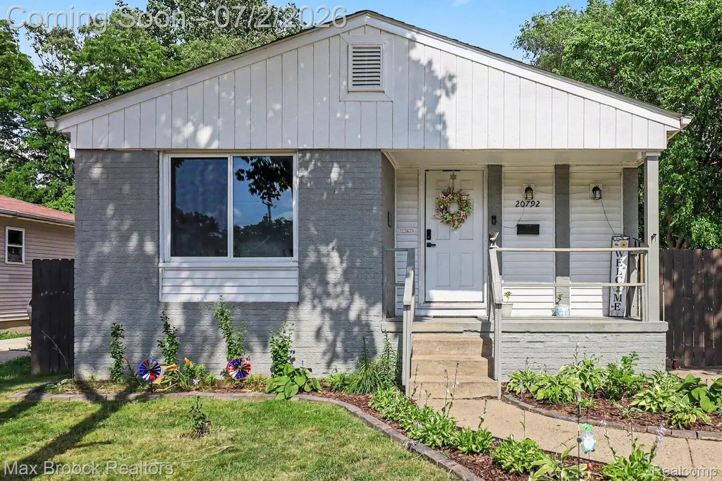 20792 Parkside Boulevard Royal Oak Charter Township MI 48220