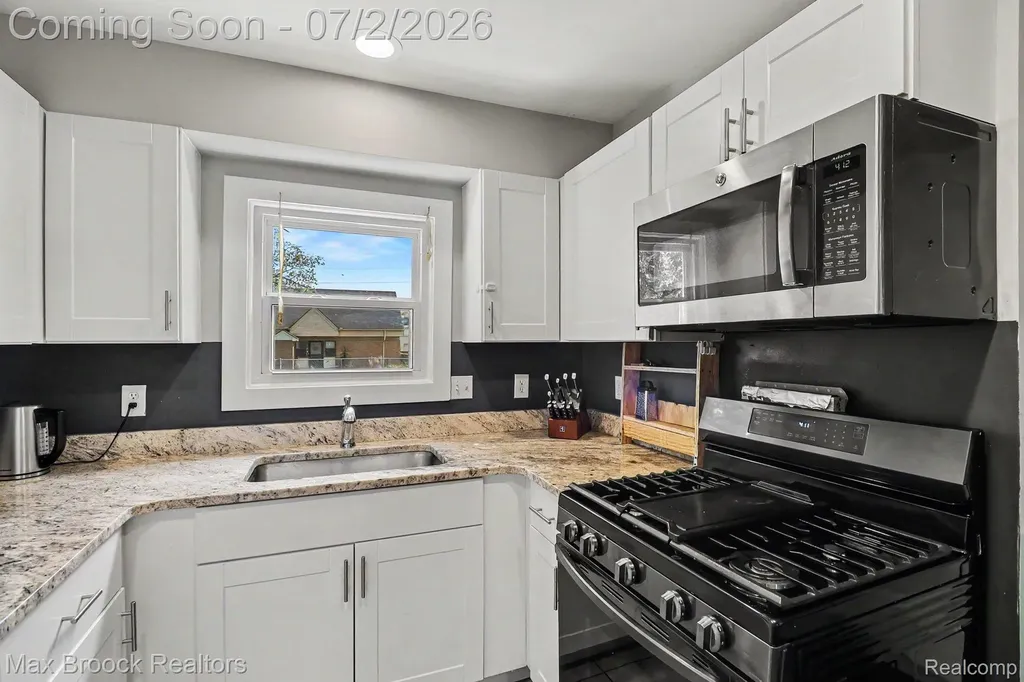20792 Parkside Boulevard Royal Oak Charter Township MI 48220