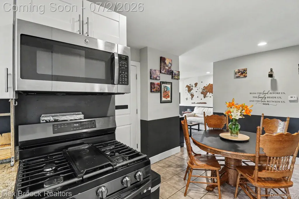 20792 Parkside Boulevard Royal Oak Charter Township MI 48220