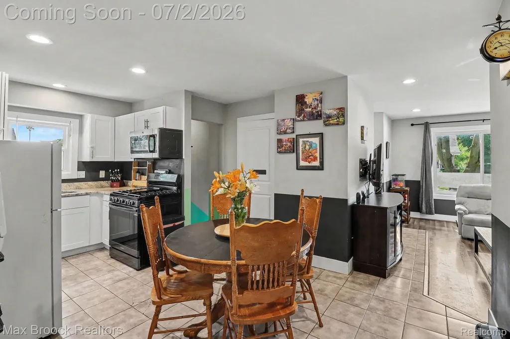 20792 Parkside Boulevard Royal Oak Charter Township MI 48220