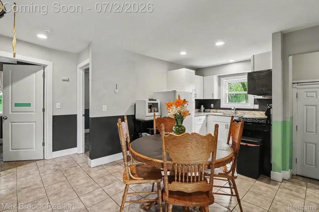 20792 Parkside Boulevard Royal Oak Charter Township MI 48220