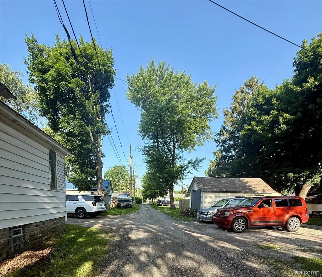 1813 10th Avenue Port Huron City MI 48060