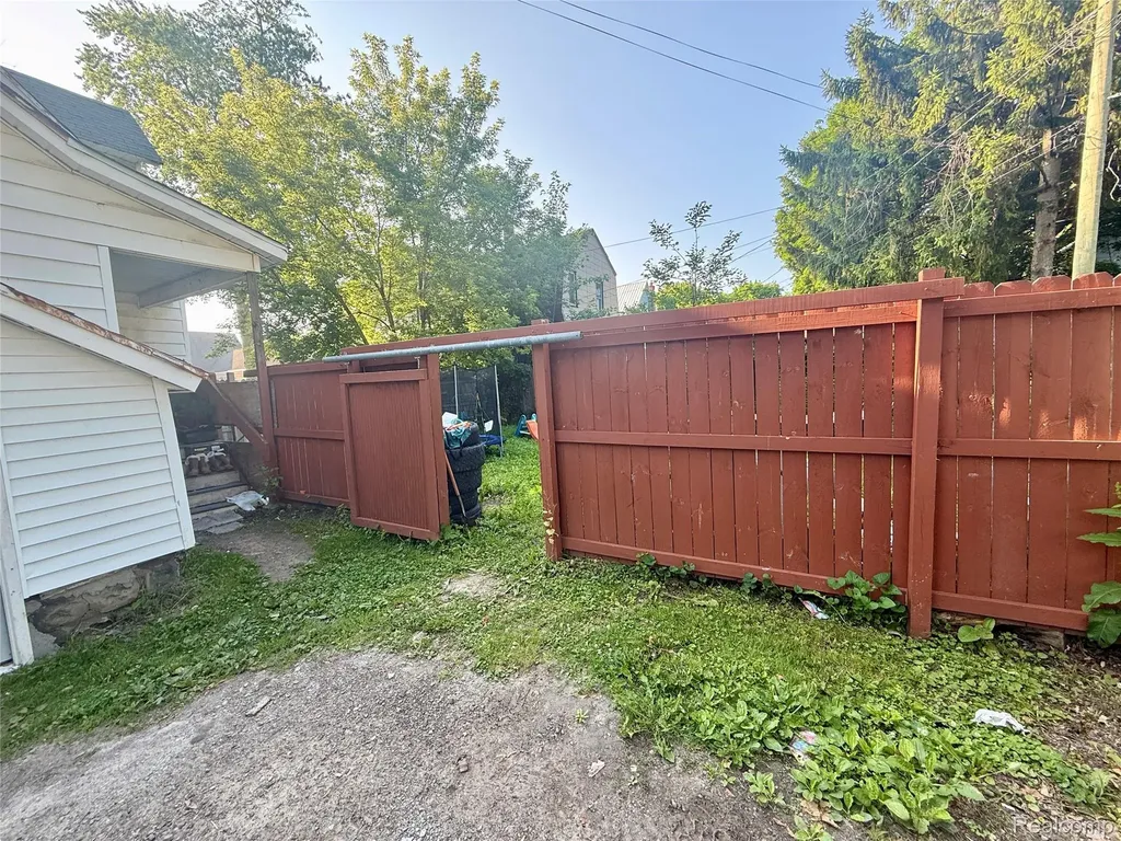1813 10th Avenue Port Huron City MI 48060