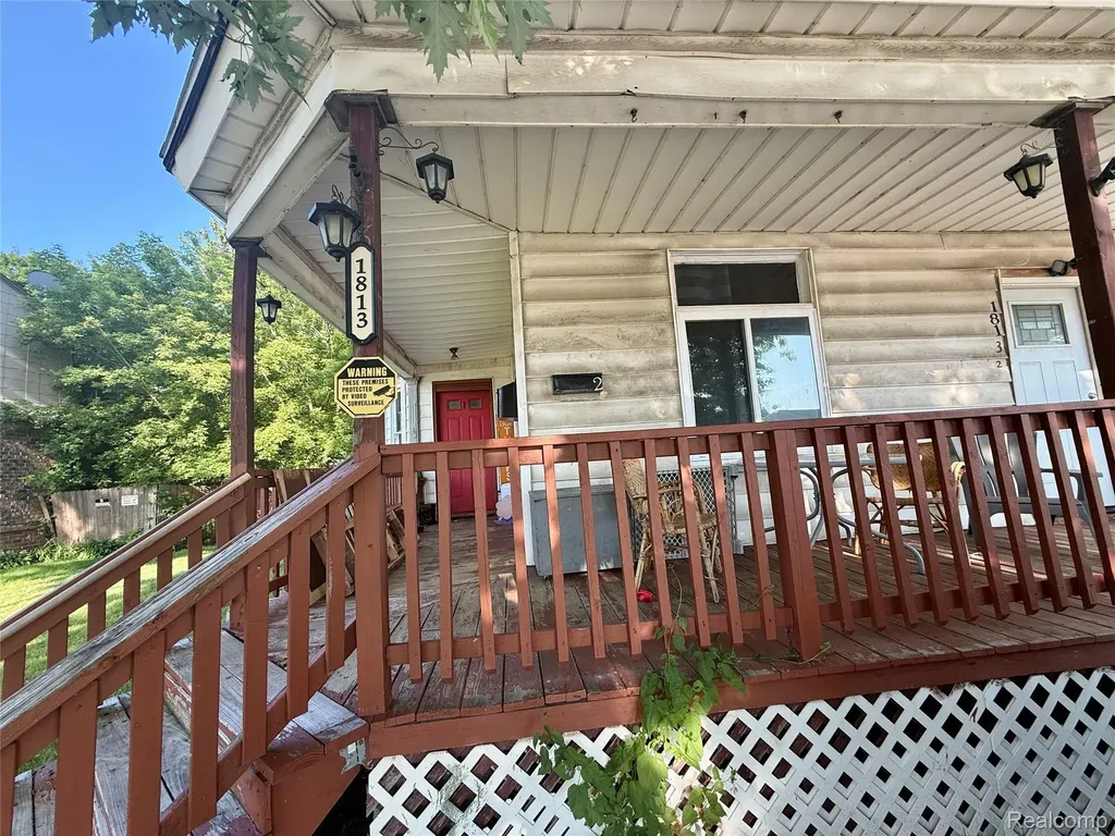 1813 10th Avenue Port Huron City MI 48060