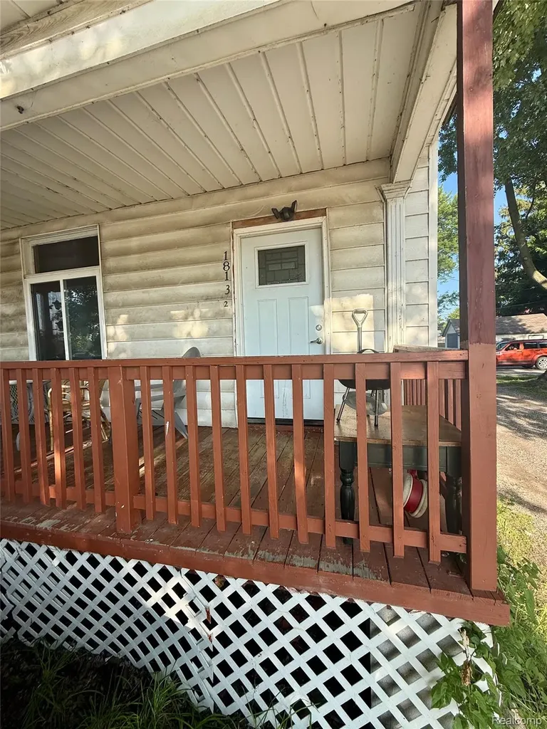 1813 10th Avenue Port Huron City MI 48060