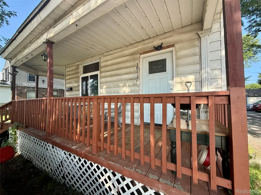 1813 10th Avenue Port Huron City MI 48060