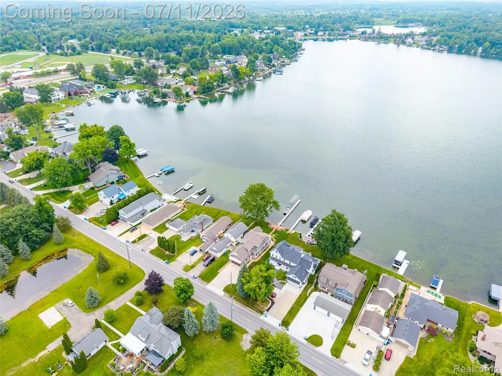 12033 Torrey Road Fenton Charter Township MI 48430