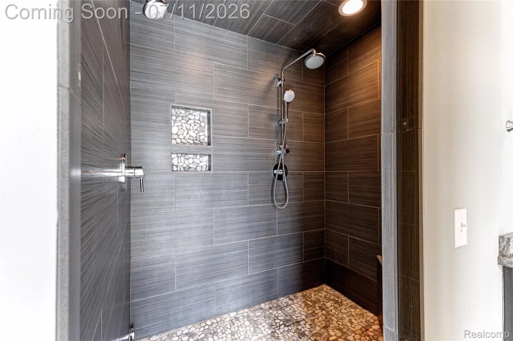 12033 Torrey Road Fenton Charter Township MI 48430
